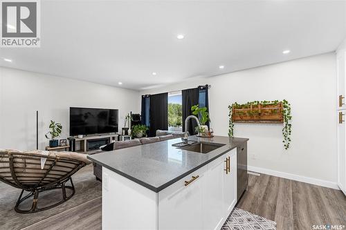424 9Th Avenue W, Moose Jaw, SK - Indoor