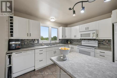 1657 4Th Line, Douro-Dummer, ON - Indoor Photo Showing Kitchen