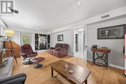 1657 4Th Line, Douro-Dummer, ON - Indoor Photo Showing Living Room