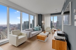 4707-1188 Rue St-Antoine O. Montréal (Ville-Marie), QC H3C 1B4