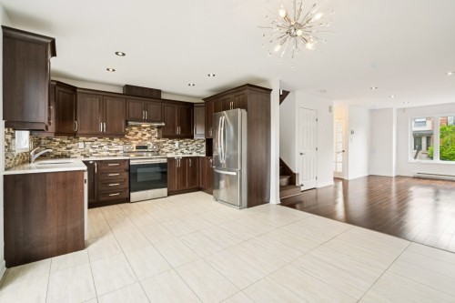 Cuisine - 6335 Rue De Lancaster, Brossard, QC - Indoor Photo Showing Kitchen With Double Sink With Upgraded Kitchen