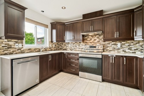Cuisine - 6335 Rue De Lancaster, Brossard, QC - Indoor Photo Showing Kitchen With Upgraded Kitchen