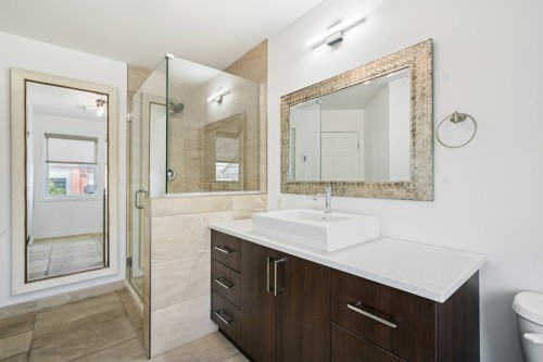 Salle de bains - 6335 Rue De Lancaster, Brossard, QC - Indoor Photo Showing Bathroom