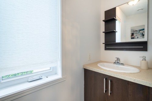 Salle d'eau - 6335 Rue De Lancaster, Brossard, QC - Indoor Photo Showing Bathroom
