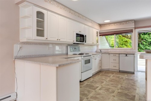 #7-570 Crescent Rd West, Qualicum Beach, BC 