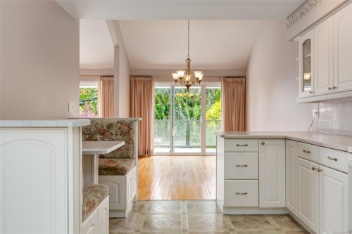 #7-570 Crescent Rd West, Qualicum Beach, BC 