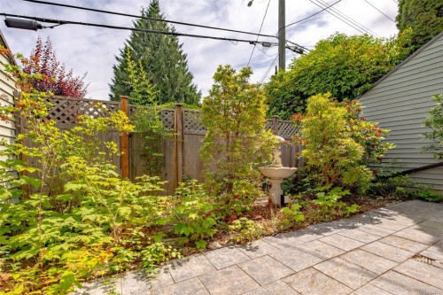 #7-570 Crescent Rd West, Qualicum Beach, BC 