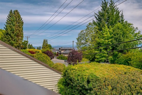 #7-570 Crescent Rd West, Qualicum Beach, BC 