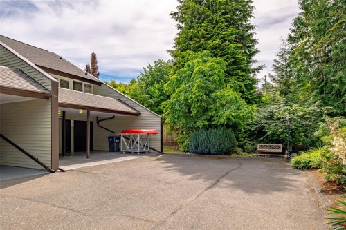 #7-570 Crescent Rd West, Qualicum Beach, BC 