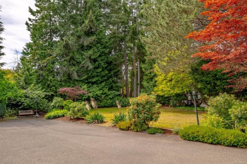 #7-570 Crescent Rd West, Qualicum Beach, BC 