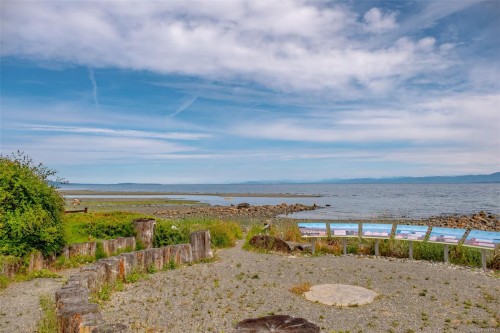 #7-570 Crescent Rd West, Qualicum Beach, BC 
