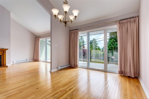 #7-570 Crescent Rd West, Qualicum Beach, BC 