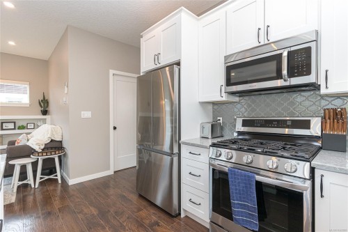 3374 Hazelwood Rd, Langford, BC 