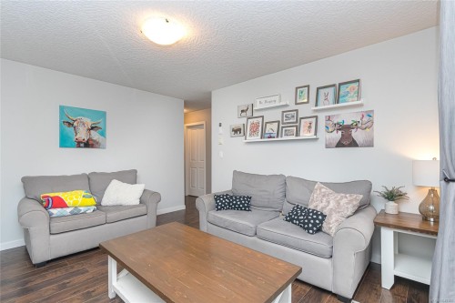 3374 Hazelwood Rd, Langford, BC 