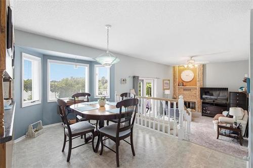 6 Parkwater Cr, Winnipeg, MB - Indoor Photo Showing Dining Room