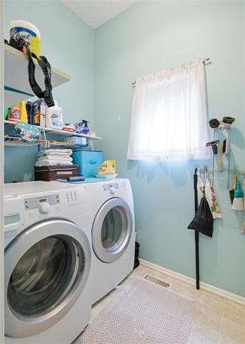 6 Parkwater Cr, Winnipeg, MB - Indoor Photo Showing Laundry Room