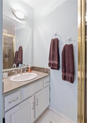 6 Parkwater Cr, Winnipeg, MB - Indoor Photo Showing Bathroom