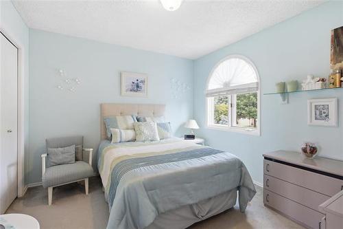 6 Parkwater Cr, Winnipeg, MB - Indoor Photo Showing Bedroom
