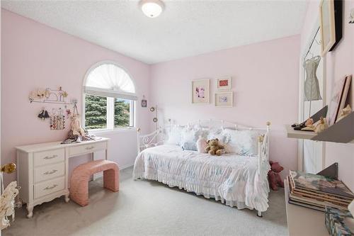 6 Parkwater Cr, Winnipeg, MB - Indoor Photo Showing Bedroom