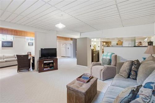 6 Parkwater Cr, Winnipeg, MB - Indoor