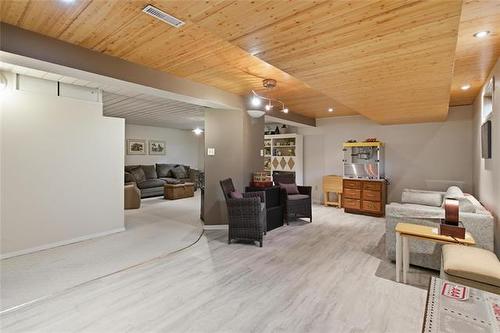 6 Parkwater Cr, Winnipeg, MB - Indoor