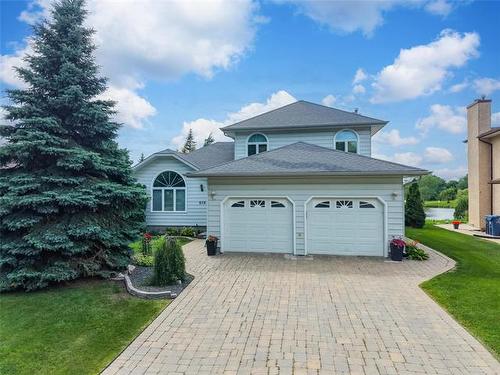 6 Parkwater Cr, Winnipeg, MB - Outdoor