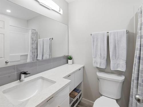 192 Pulberry St, Winnipeg, MB - Indoor Photo Showing Bathroom