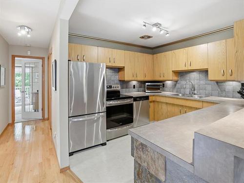192 Pulberry St, Winnipeg, MB - Indoor Photo Showing Kitchen With Stainless Steel Kitchen