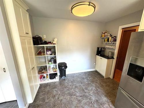 86 Mutchmor Cl, Winnipeg, MB - Indoor Photo Showing Other Room