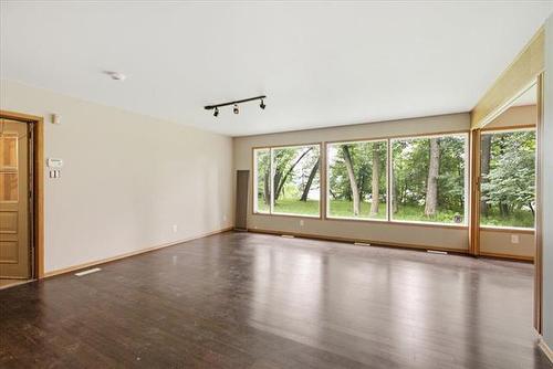 520 Christie Rd, Winnipeg, MB - Indoor Photo Showing Other Room