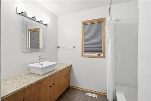 520 Christie Rd, Winnipeg, MB - Indoor Photo Showing Bathroom