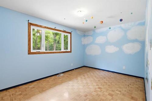520 Christie Rd, Winnipeg, MB - Indoor Photo Showing Other Room
