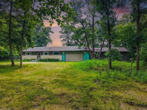 520 Christie Rd, Winnipeg, MB - Outdoor