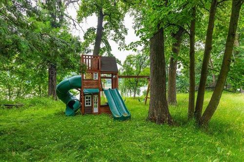 520 Christie Rd, Winnipeg, MB - Outdoor