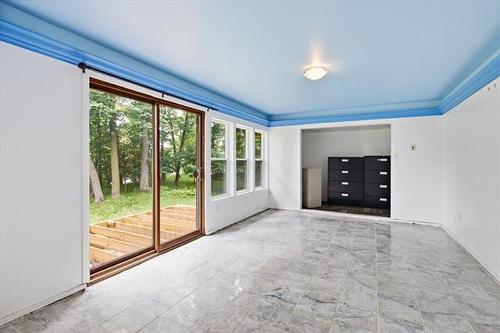 520 Christie Rd, Winnipeg, MB - Indoor