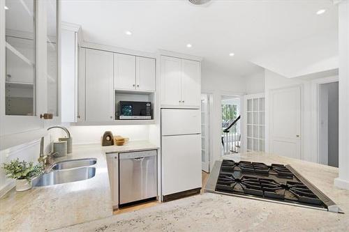 476 Ash St, Winnipeg, MB - Indoor Photo Showing Kitchen With Double Sink
