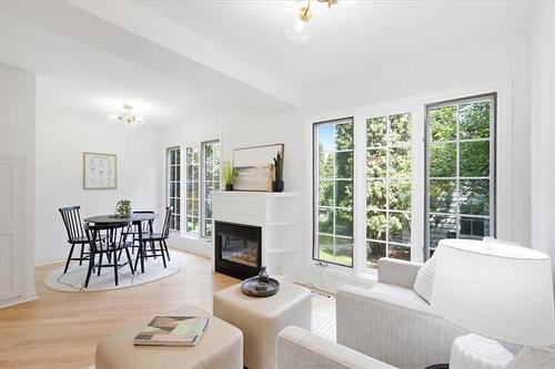 476 Ash St, Winnipeg, MB - Indoor Photo Showing Living Room With Fireplace