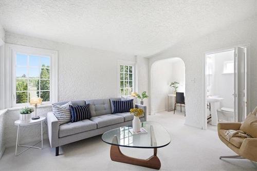 476 Ash St, Winnipeg, MB - Indoor Photo Showing Living Room