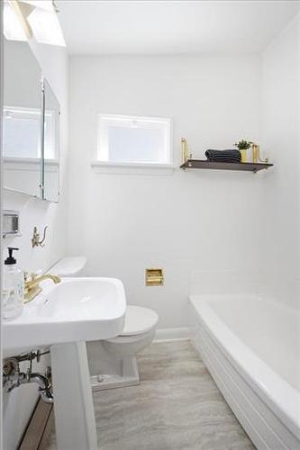 476 Ash St, Winnipeg, MB - Indoor Photo Showing Bathroom