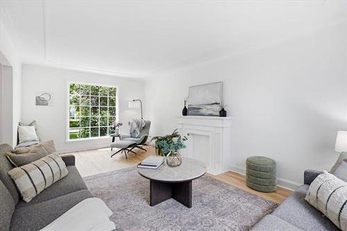 476 Ash St, Winnipeg, MB - Indoor Photo Showing Living Room