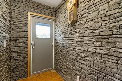 102 2 Avenue, Winfield, AB 