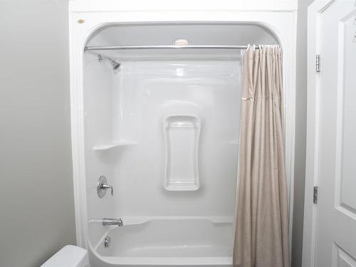 461 Longbow Street, Thunder Bay, ON - Indoor Photo Showing Bathroom