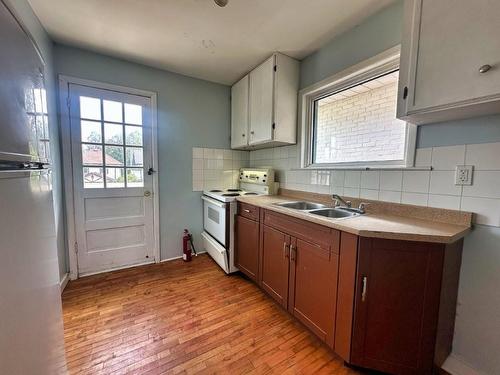 241 Syndicate Ave N, Thunder Bay, ON - Indoor Photo Showing Kitchen With Double Sink