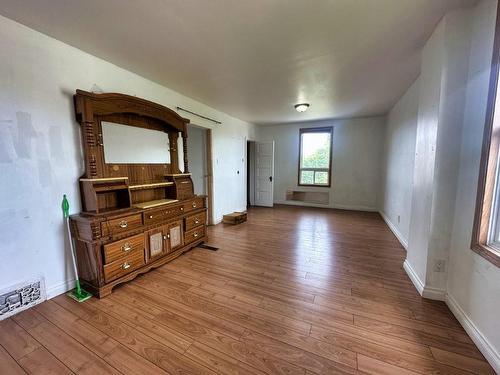 241 Syndicate Ave N, Thunder Bay, ON - Indoor Photo Showing Other Room