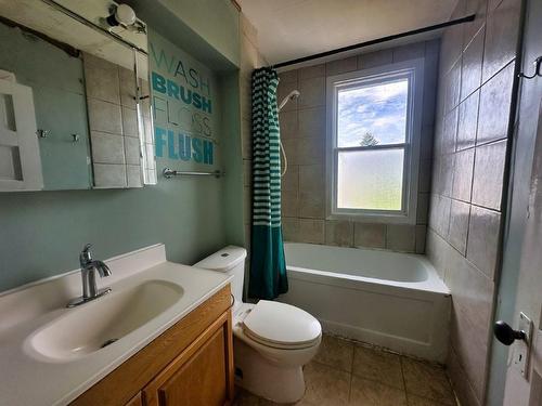 241 Syndicate Ave N, Thunder Bay, ON - Indoor Photo Showing Bathroom