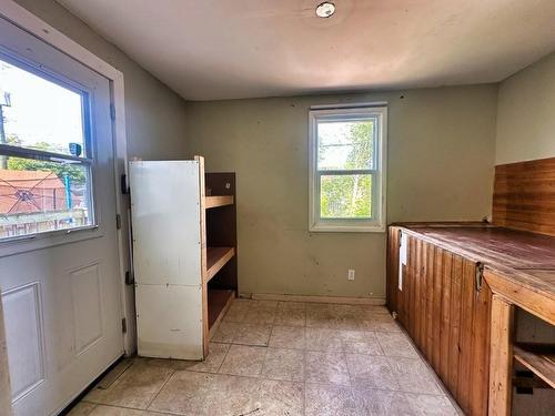 241 Syndicate Ave N, Thunder Bay, ON - Indoor