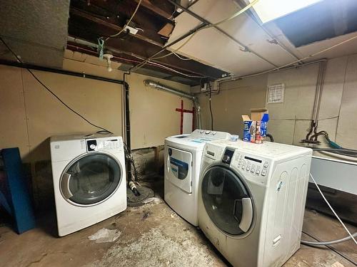 241 Syndicate Ave N, Thunder Bay, ON - Indoor Photo Showing Laundry Room