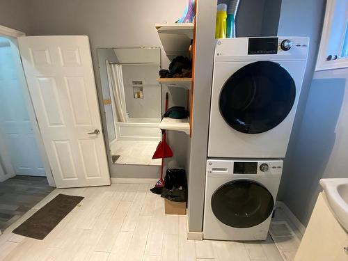 12 Machar Avenue, Thunder Bay, ON - Indoor Photo Showing Laundry Room