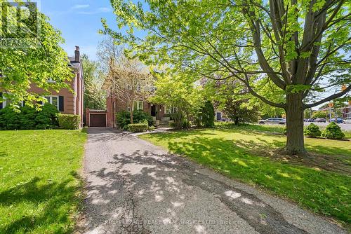 202 Dinnick Crescent, Toronto, ON - Outdoor