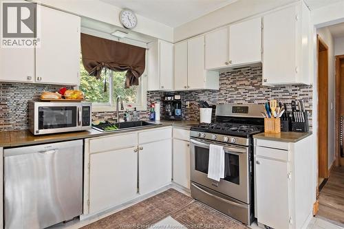 636 Cabana, Windsor, ON - Indoor Photo Showing Kitchen